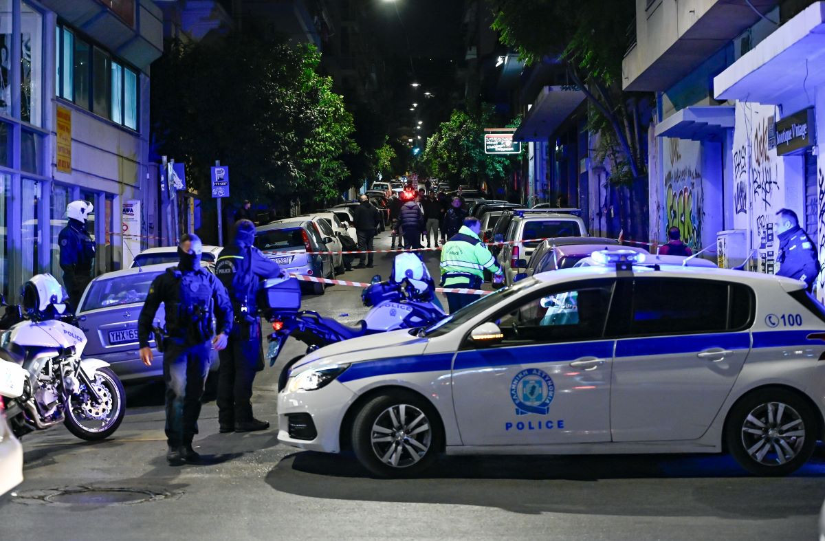 Άγριο έγκλημα στον Άγιο Παντελεήμονα: Ένας νεκρός και ένας τραυματίας σε διαμέρισμα