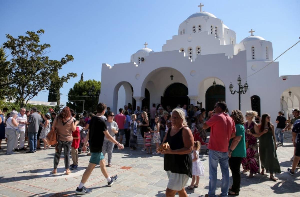 Μάτι: Τρισάγιο για τους νεκρούς μετά τη Λειτουργία του Δεκαπενταύγουστου