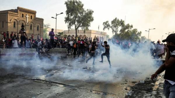 Τουλάχιστον επτά άνθρωποι σκοτώθηκαν στις διαδηλώσεις στη Βαγδάτη