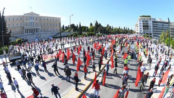 Προς τι ο θαυμασμός για την συγκέντρωση του ΠΑΜΕ;