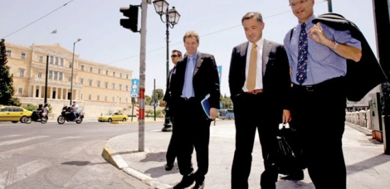 Στο "μαρτύριο της σταγόνας" υποβάλλει η τρόϊκα την Αθήνα, για το χρόνο άφιξης των ελεγκτών