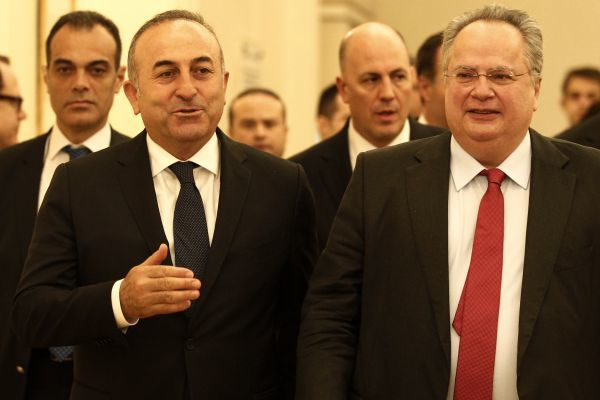 Ανεπίσημη συνάντηση Κοτζιά - Τσαβούσογλου στην Ελούντα