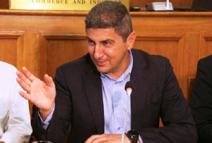 Αυγενάκης σε αγρότες: Δεν είστε μόνοι-Υπηρετούμε το σύνολο των παραγωγών
