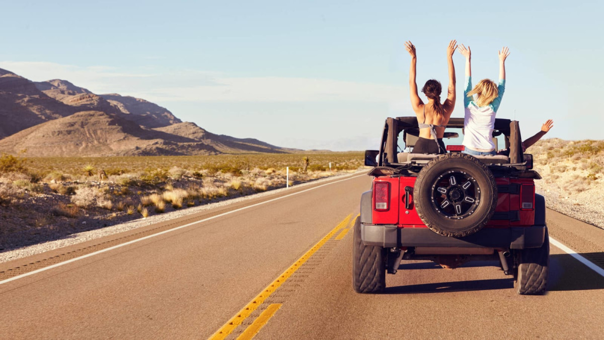 Booking.com: Το 51% των Ελλήνων ταξιδιωτών σχεδιάζει road trips