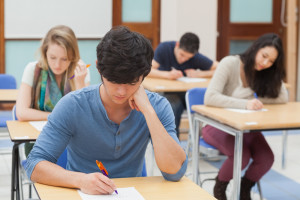 Επιτήδειοι έταζαν πτυχία Αγγλικών και αποσπούσαν χρήματα- Δύο κατηγορούμενοι