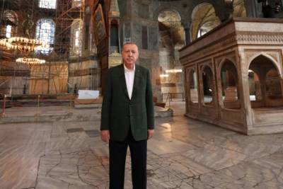 Στην Αγιά Σοφιά ο Ερντογάν-Επιθεώρησε τις εργασίες μετατροπής σε τζαμί