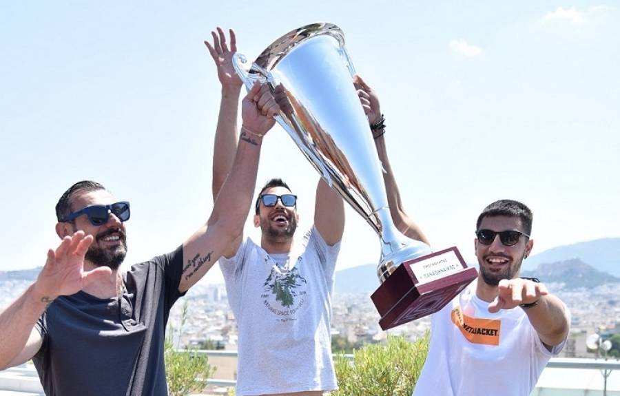 O πρωταθλητής βόλεϊ Παναθηναϊκός σηκώνει ξανά το κύπελλο