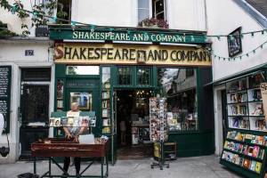 Shakespeare &amp; Co.: Το διάσημο βιβλιοπωλείο εκπέμπει SOS!