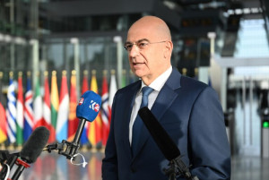 Δένδιας-ΝΑΤΟ: Ενδιαφέρον για τις θέσεις της νέας κυβέρνησης των ΗΠΑ