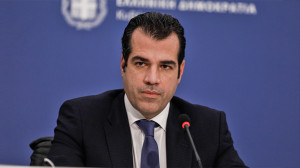 Πλεύρης: Πρέπει να βοηθάμε τους πραγματικούς πρόσφυγες με αυστηρό έλεγχο των παράνομων ροών