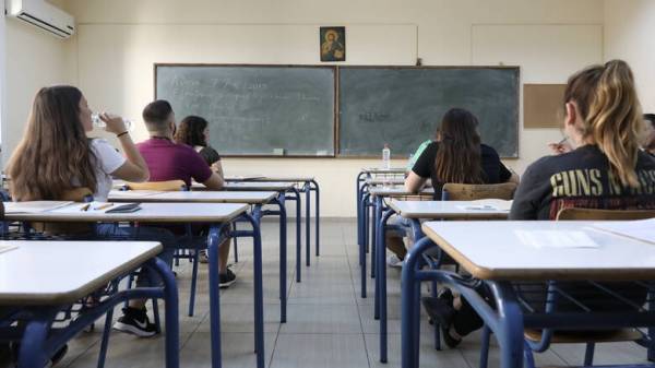 Έως 25% θα μειωθεί η εξεταστέα ύλη των πανελλαδικών