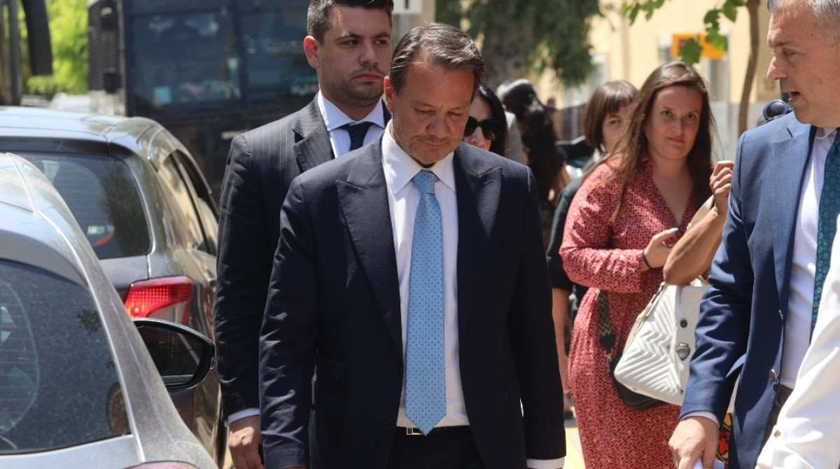 Λύτρας: Τεράστια ανθρωποφαγία-Ουδεμία ευθύνη της συζύγου μου για οφειλές μου