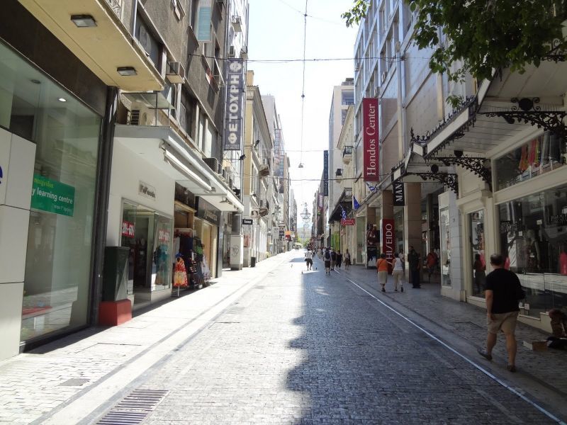 Πώς θα λειτουργήσουν καταστήματα και τράπεζες ανήμερα του Αγίου Πνεύματος
