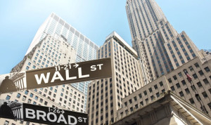 «Κόπωση» στη Wall Street: Ο Dow Jones χάνει έδαφος μετά τα ρεκόρ