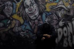 Έκπτωτοι στη σκηνή και στην κοινωνία