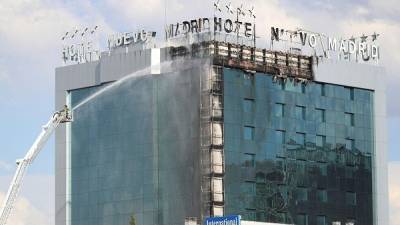 Στις φλόγες τυλίχθηκε μεγάλο ξενοδοχείο της Μαδρίτης (video)