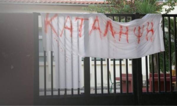 Καταλήψεις εν μέσω πανδημίας κατά της αγοράς των Rafale και της στράτευσης στα 18