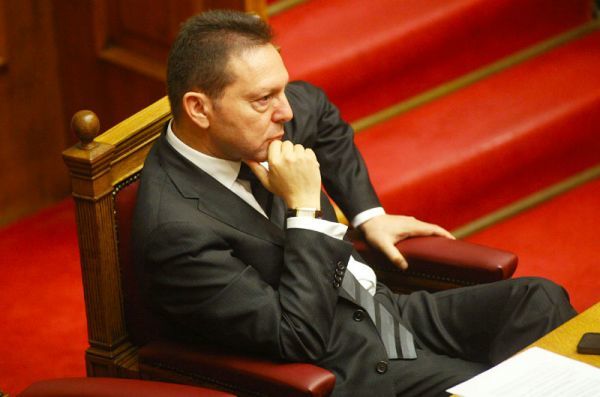 Διαψεύδει ο Στουρνάρας ότι επιθυμεί αποχώρηση από το ΥΠΟΙΚ: "Συνεχίζω κανονικά τη δουλειά μου…"