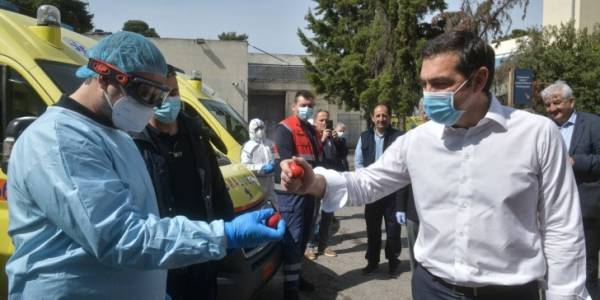 Επίσκεψη Τσίπρα στο ΕΚΑΒ: Είμαστε ευγνώμονες