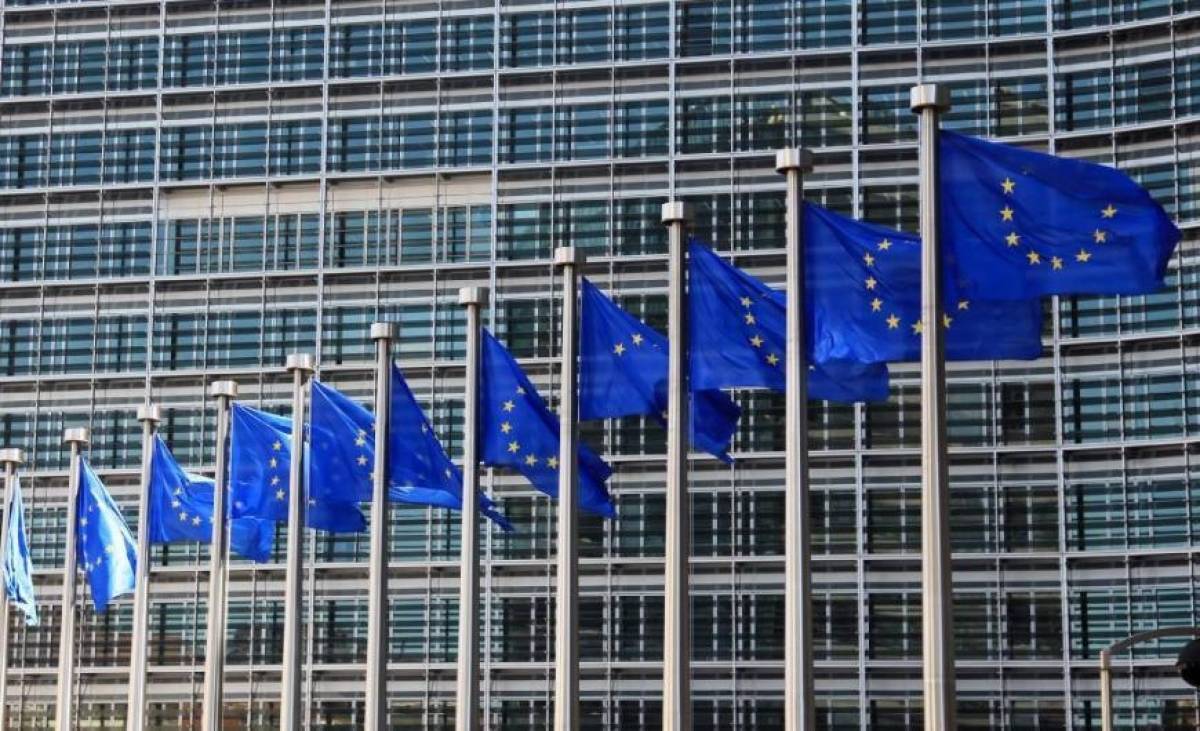 Κομισιόν: Συνεχίζει πτωτικά η επιχειρηματική εμπιστοσύνη στην ευρωζώνη