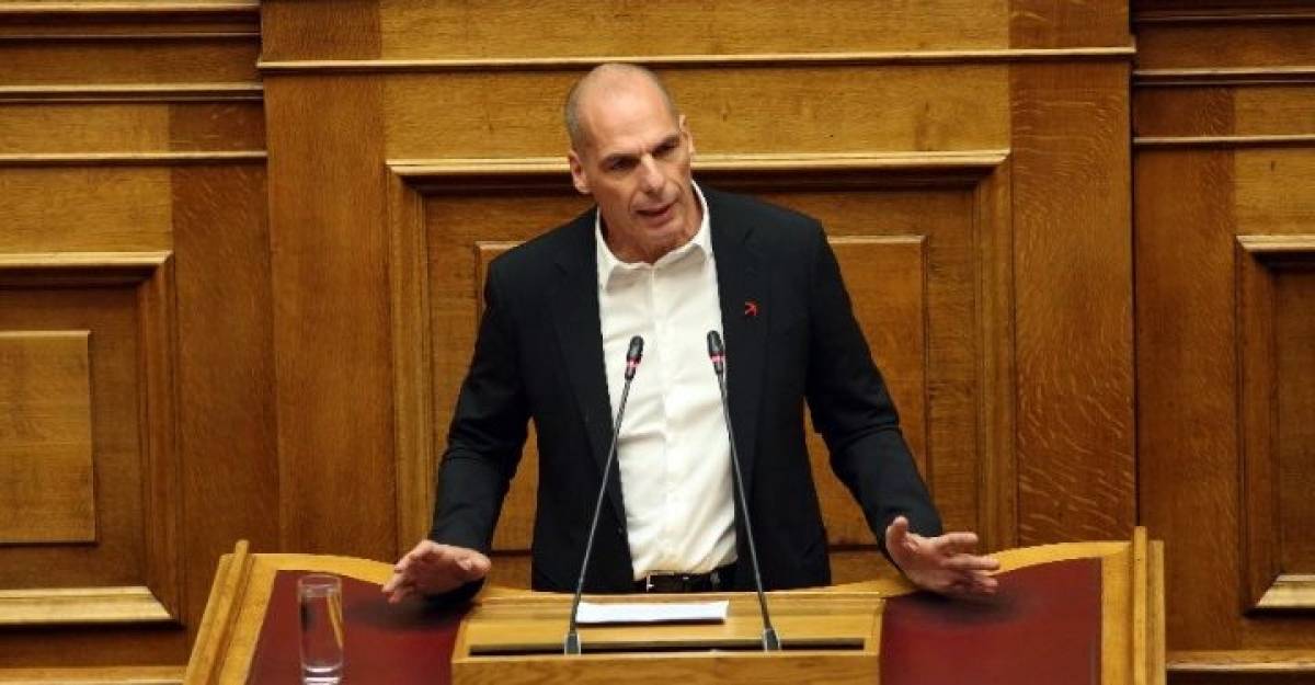 Βαρουφάκης: «Σύγχρονος Κάρατζιτς» ο Χαφτάρ