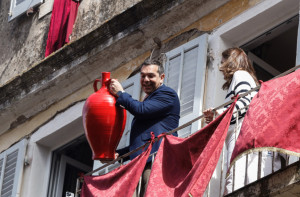 Ο Τσίπρας πέταξε «μπότη» στην Κέρκυρα