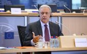Αβραμόπουλος:Η Κομισιόν γνωρίζει την τεράστια μεταναστευτική πίεση στα ελληνικά νησιά