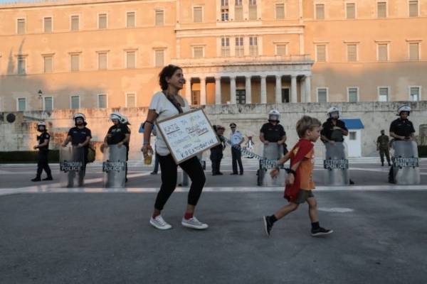 Κορονοϊός: Ποινικές διώξεις για τους αρνητές της μάσκας