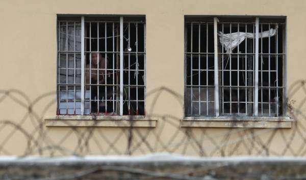 Θεσσαλονίκη: Επεισόδια και φωτιά στα κρατητήρια του Μεταγωγών