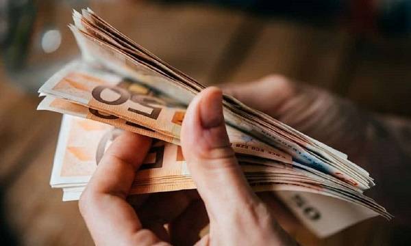 Στην τελική ευθεία η καταβολή των 534 ευρώ-Ποιοι πληρώνονται σήμερα