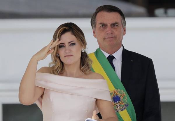 Βραζιλία: Θετική στον κορονοϊό και η σύζυγος του Μπολσονάρου