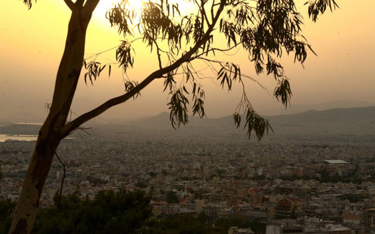 Καιρός: Υψηλές θερμοκρασίες τη Δευτέρα- Ευνοείται η μεταφορά αφρικανικής σκόνης
