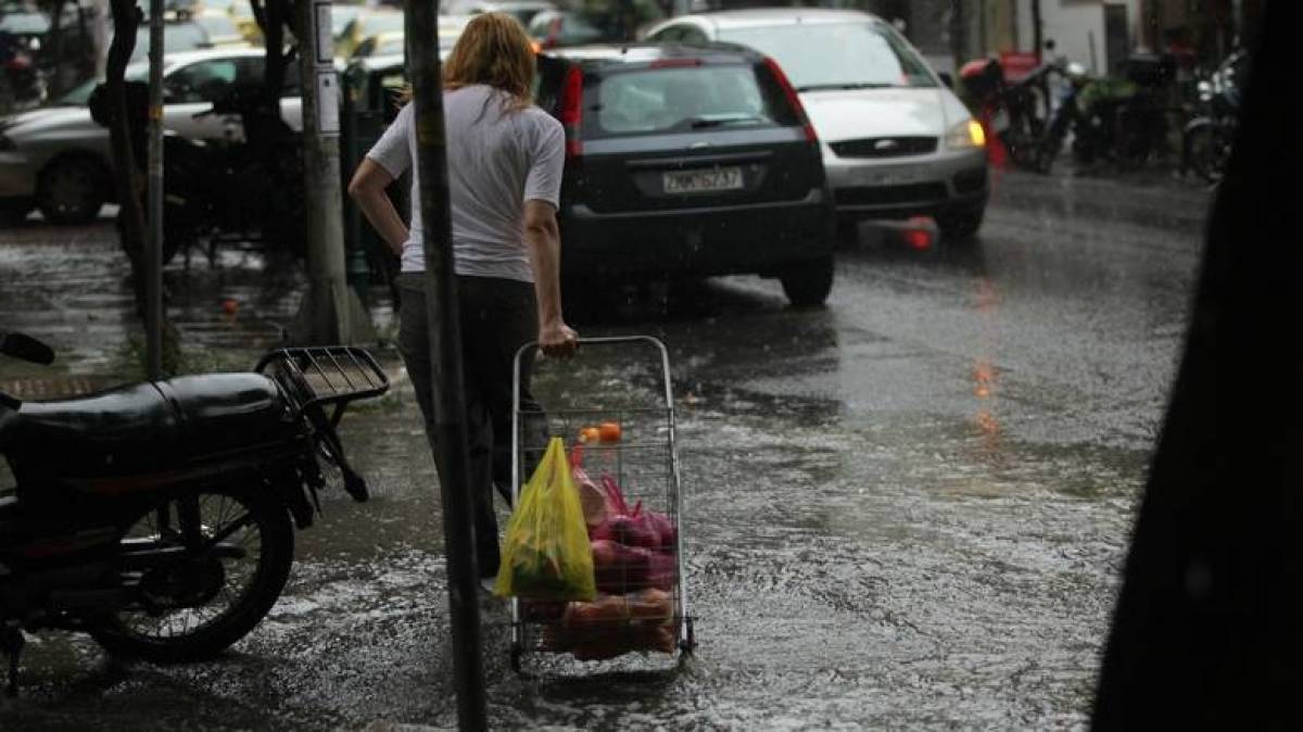 EΛΣΤΑΤ: Αύξηση διαθέσιμου εισοδήματος στο β' τρίμηνο-Στάσιμη καταναλωτική δαπάνη