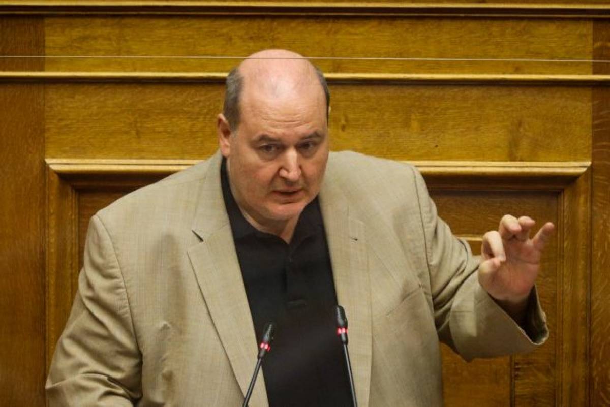 Φίλης: Παγκόσμια πρωτοτυπία οι κενές θέσεις εισακτέων στα πανεπιστήμια