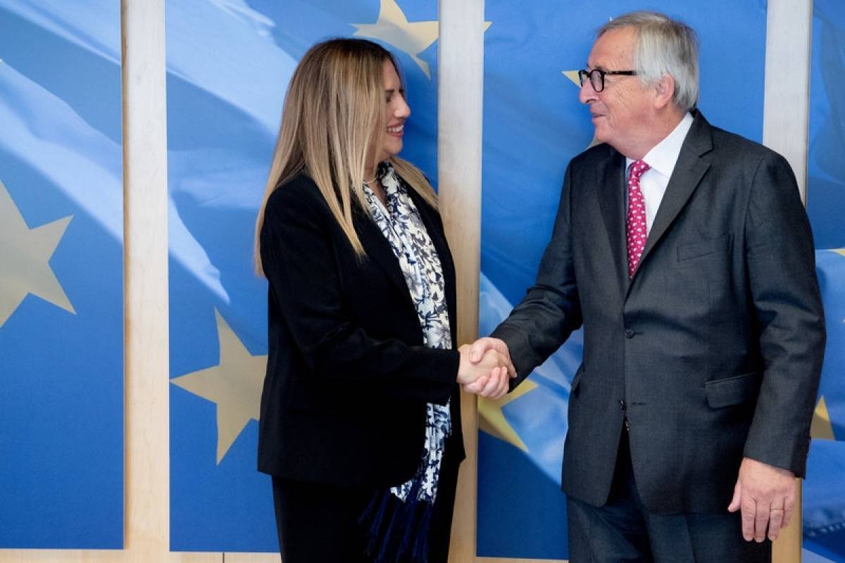 Γεννηματά σε Γιούνκερ: Στηρίξτε την ελάφρυνση του ελληνικού χρέους