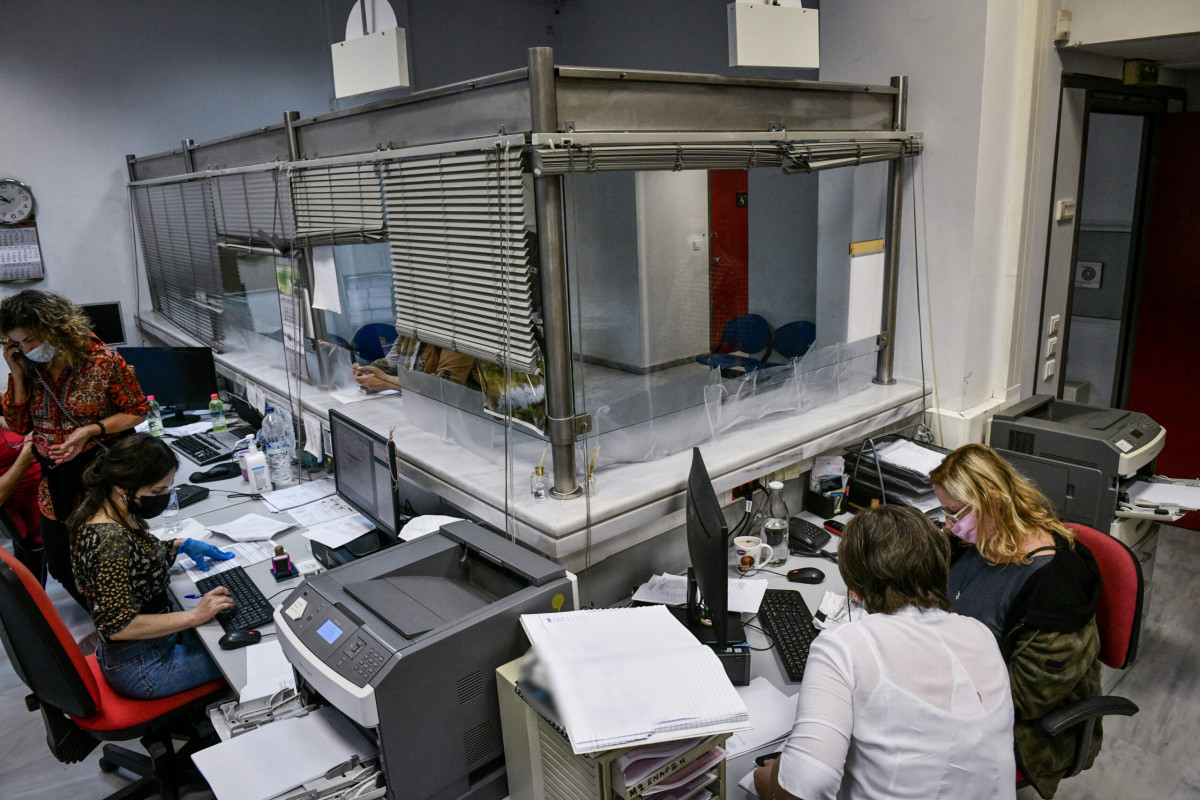 ΥΠΕΘΟ για Δημόσιο : Οι αυξήσεις μετά τις αλλαγές του κατώτατου μισθού - Παραδείγματα