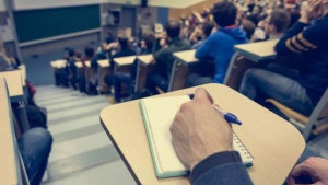 Νέος κύκλος αντιπαράθεσης κυβέρνησης – ΠΑΣΟΚ για τα ιδιωτικά πανεπιστήμια και τη Σορβόννη με το ένα «ν»