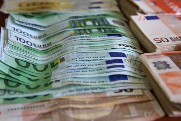 Στα κράτη πρωταθλητές η Ελλάδα στις καθυστερήσεις στις πληρωμές ιδιωτών