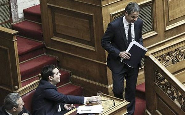 Σφοδρή κόντρα Μητσοτάκη-Τσίπρα: Κάνατε τη χώρα Banana Republic