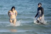 Παγκόσμιος «πόλεμος» για το... burkini!