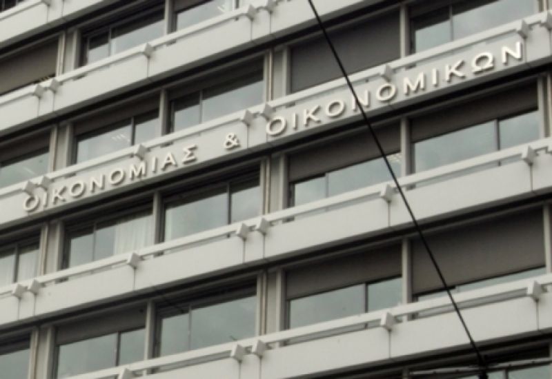 ΥΠΟΙΚ: Δεν εξετάζεται έξοδος της Ελλάδας από το ευρώ