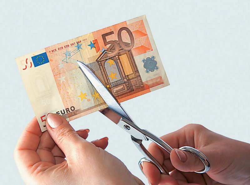 Παρακράτηση φόρου με...το μήνα για μισθωτούς και συνταξιούχους