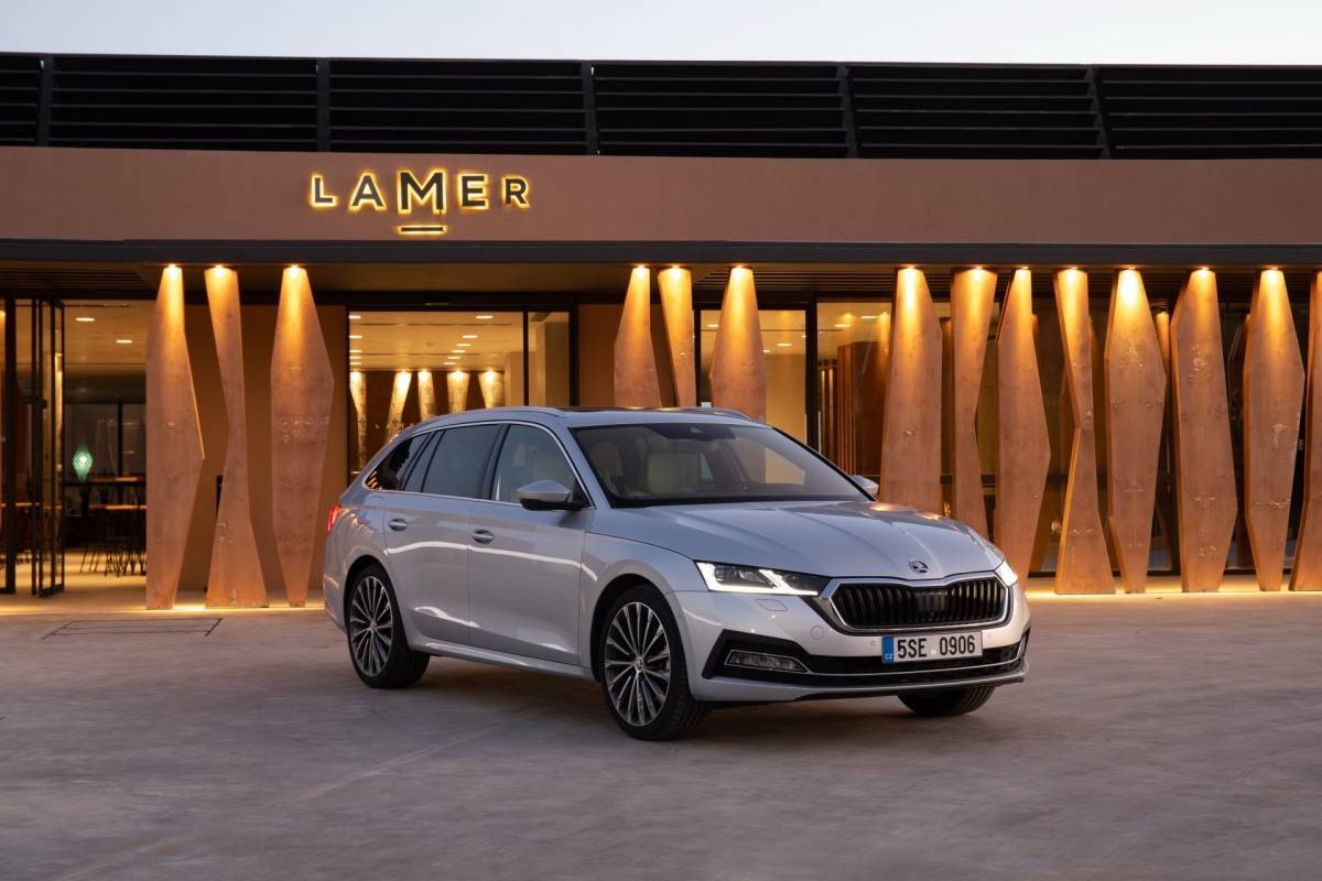 Νέα SKODA OCTAVIA: πιο ευρύχωρη, πιο συνδεδεμένη