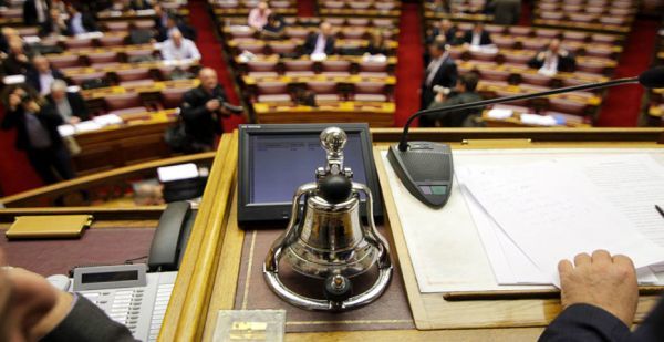 Βουλή: Χρεοκοπία και Grexit δεν είναι αναπόφευκτο να συμβούν