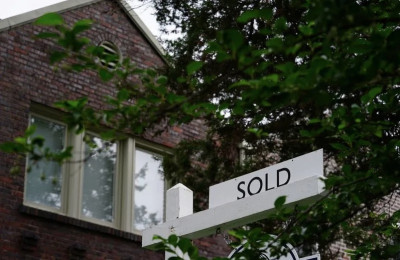 ΗΠΑ: Σε υψηλό 13 μηνών οι πωλήσεις νέων κατοικιών