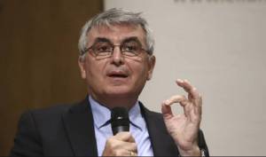 Τσακλόγλου: Κατά μέτωπο επίθεση στο μεγάλο στοκ των εκκρεμών συντάξεων
