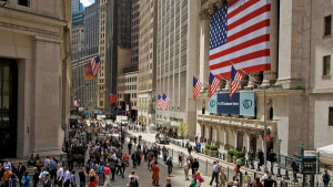 Wall Street: Ελάχιστες μεταβολές μετά τα νέα ρεκόρ των Dow-S&P