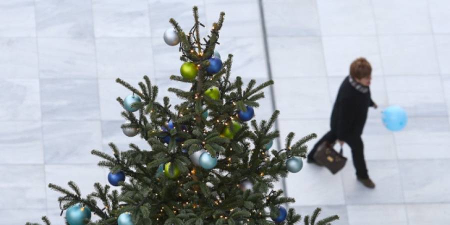 Τα ωράρια σούπερ μάρκετ και καταστημάτων έως την Πρωτοχρονιά