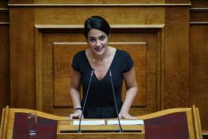 Μιχαηλίδου: Υποχρεωτικός έλεγχος Covid-19 για εργαζόμενους- Ποιους κλάδους αφορά
