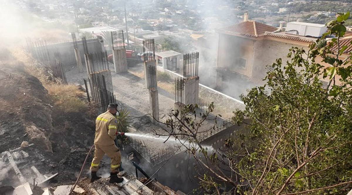 Έκρηξη στα Καλύβια Αττικής κατά τον ανεφοδιασμό δεξαμενής υγραερίου-Επτά τραυματίες